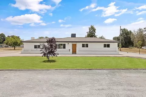 6125 E Mount Whitney, Laton, CA 93242