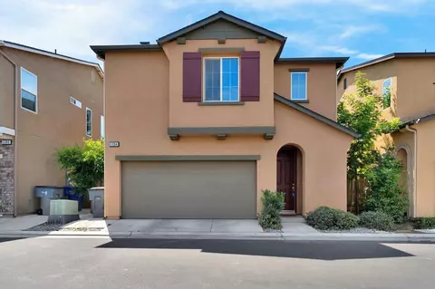 5394 W Santa Cruz Way, Fresno, CA 93722