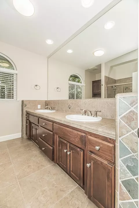 Bath - 2998 Ashcroft, Clovis, CA 93611 photo 3 of 6
