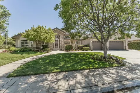 2998 Ashcroft, Clovis, CA 93611