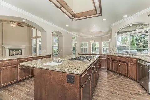 Kitchen - 2998 Ashcroft, Clovis, CA 93611 photo 3 of 7