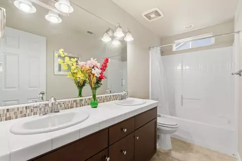 Bath - 3609 Flint Ave, Clovis, CA 93619 photo 2 of 3