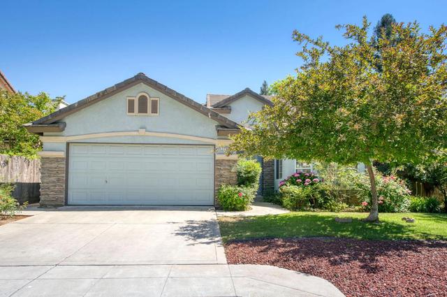 2293 E Desert Island Dr, Fresno, CA 93730