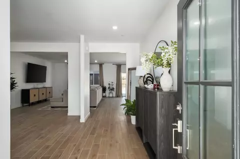 Entry Way - 452 University Dr, Lemoore, CA 93245 photo 1 of 8
