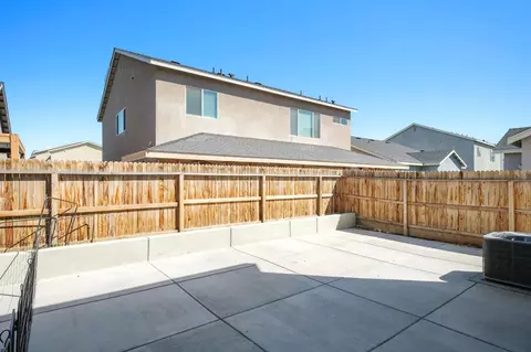 Exterior - 452 University Dr, Lemoore, CA 93245 photo 5 of 6