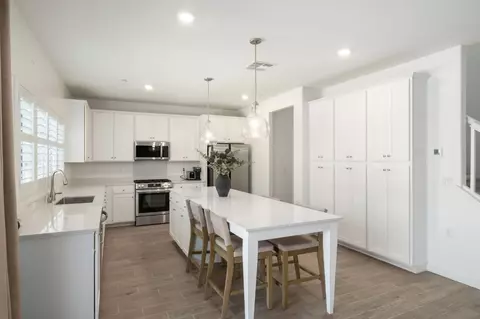 Kitchen - 452 University Dr, Lemoore, CA 93245 photo 1 of 3