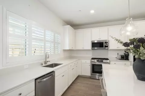 Kitchen - 452 University Dr, Lemoore, CA 93245 photo 2 of 3