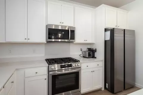 Kitchen - 452 University Dr, Lemoore, CA 93245 photo 3 of 3