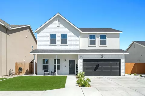 452 University Dr, Lemoore, CA 93245