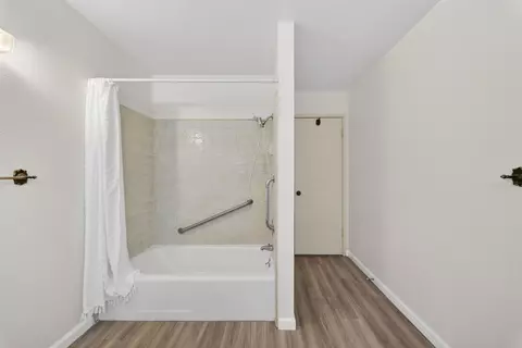 Bath - 83 2nd St, Clovis, CA 93612 photo 4 of 4