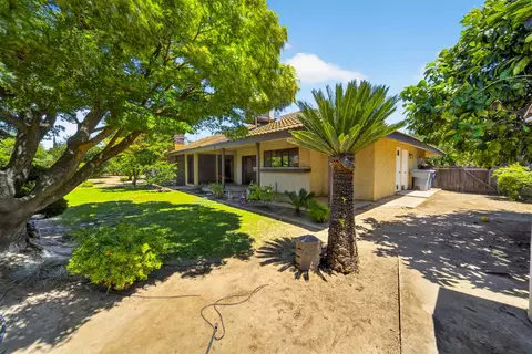 Exterior - 83 2nd St, Clovis, CA 93612 photo 9 of 11