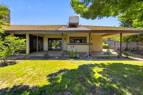 Exterior - 83 2nd St, Clovis, CA 93612 photo 5 of 11