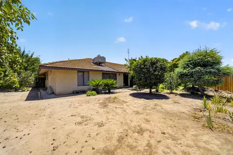 Exterior - 83 2nd St, Clovis, CA 93612 photo 11 of 11