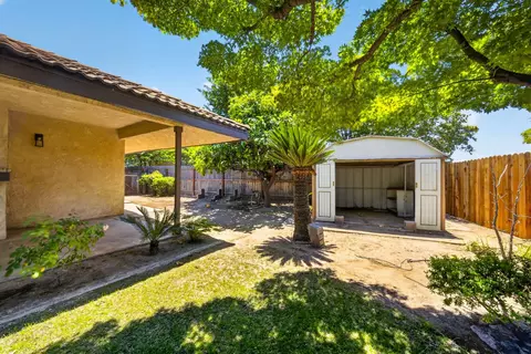 Exterior - 83 2nd St, Clovis, CA 93612 photo 8 of 11
