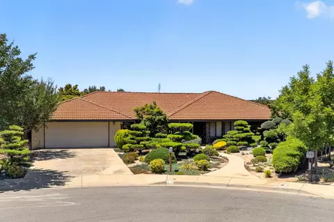 83 2nd St, Clovis, CA 93612