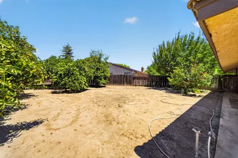 Exterior - 83 2nd St, Clovis, CA 93612 photo 10 of 11