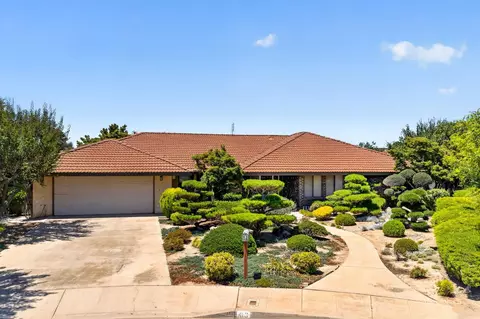 Exterior - 83 2nd St, Clovis, CA 93612 photo 2 of 11