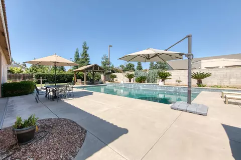 Exterior - 2665 Cypress Ave, Clovis, CA 93611 photo 3 of 9