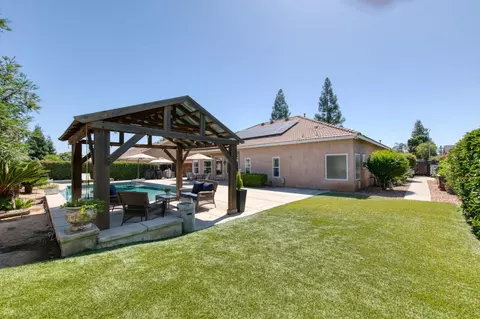 Exterior - 2665 Cypress Ave, Clovis, CA 93611 photo 5 of 9