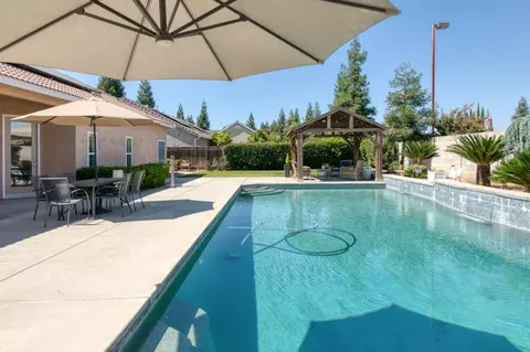 Exterior - 2665 Cypress Ave, Clovis, CA 93611 photo 6 of 9