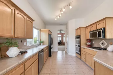 Entry Way - 2665 Cypress Ave, Clovis, CA 93611 photo 2 of 3