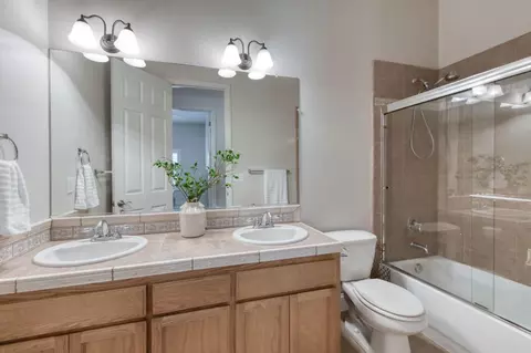 Bath - 2665 Cypress Ave, Clovis, CA 93611 photo 3 of 3