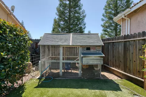Exterior - 2665 Cypress Ave, Clovis, CA 93611 photo 8 of 9