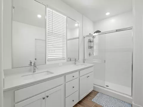 Bath - 4086 Sagebrush Rd, Madera, CA 93636 photo 6 of 6