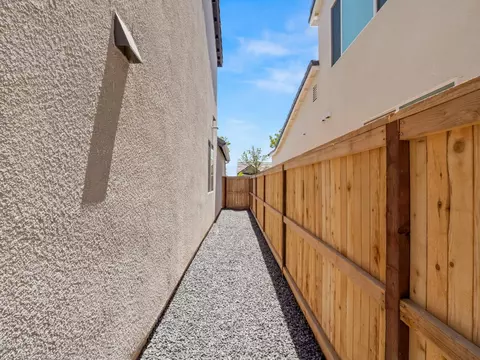 Exterior - 4086 Sagebrush Rd, Madera, CA 93636 photo 8 of 10