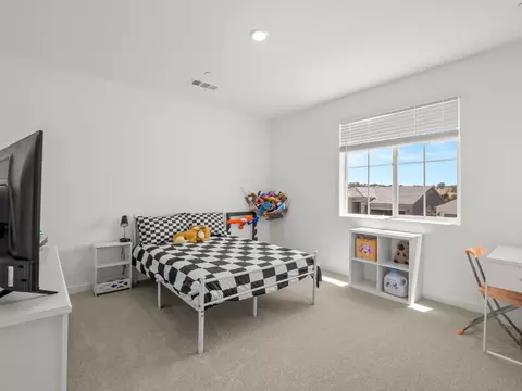 Bedroom - 4086 Sagebrush Rd, Madera, CA 93636 photo 2 of 8