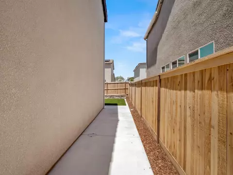 Exterior - 4086 Sagebrush Rd, Madera, CA 93636 photo 7 of 10
