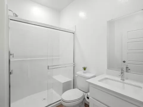 Bath - 4086 Sagebrush Rd, Madera, CA 93636 photo 1 of 6