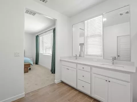 Bath - 4086 Sagebrush Rd, Madera, CA 93636 photo 4 of 6