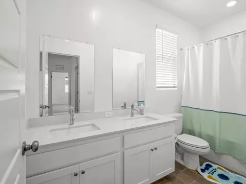 Bath - 4086 Sagebrush Rd, Madera, CA 93636 photo 3 of 6