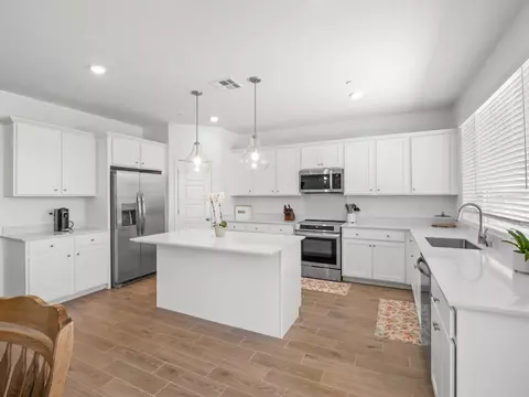 Kitchen - 4086 Sagebrush Rd, Madera, CA 93636 photo 2 of 6