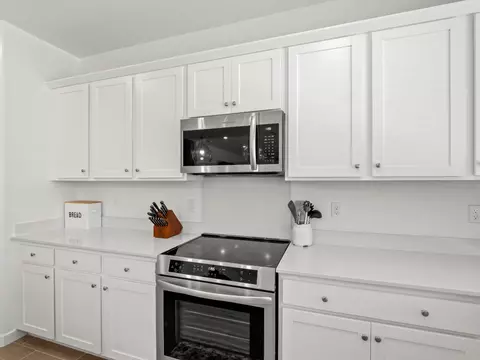 Kitchen - 4086 Sagebrush Rd, Madera, CA 93636 photo 4 of 6