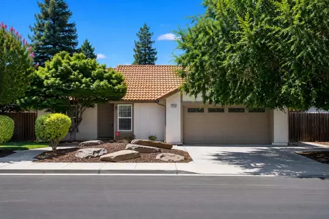 2566 Menlo Ave, Clovis, CA 93611