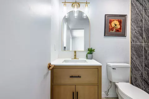 Bath - 1468 Morris Ave, Clovis, CA 93611 photo 3 of 5