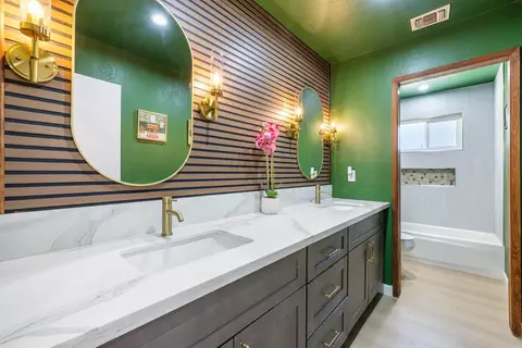 Bath - 1468 Morris Ave, Clovis, CA 93611 photo 1 of 5