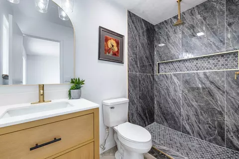 Bath - 1468 Morris Ave, Clovis, CA 93611 photo 4 of 5