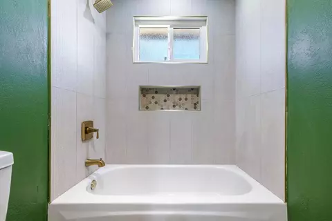 Bath - 1468 Morris Ave, Clovis, CA 93611 photo 2 of 5