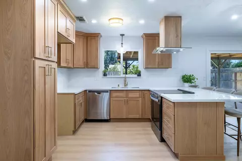 Kitchen - 1468 Morris Ave, Clovis, CA 93611 photo 3 of 5