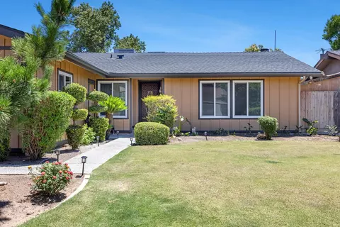 Exterior - 1468 Morris Ave, Clovis, CA 93611 photo 4 of 7