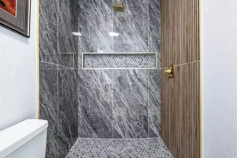 Bath - 1468 Morris Ave, Clovis, CA 93611 photo 5 of 5