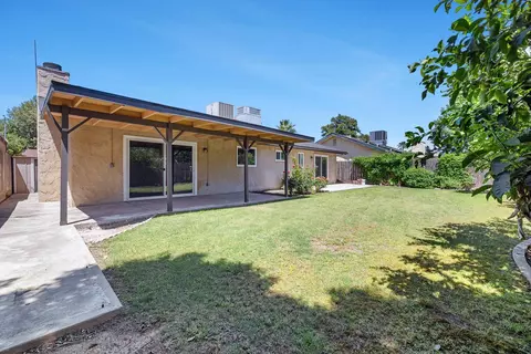 Exterior - 1468 Morris Ave, Clovis, CA 93611 photo 5 of 7