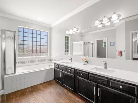 Bath - 2686 Robinwood Ave, Clovis, CA 93611 photo 6 of 7