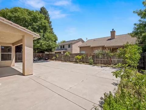 Exterior - 2686 Robinwood Ave, Clovis, CA 93611 photo 4 of 6
