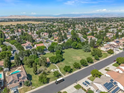 View/Area - 2686 Robinwood Ave, Clovis, CA 93611 photo 1 of 4