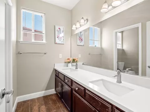 Bath - 2686 Robinwood Ave, Clovis, CA 93611 photo 3 of 7
