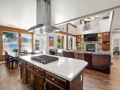 Kitchen - 2686 Robinwood Ave, Clovis, CA 93611 photo 6 of 8